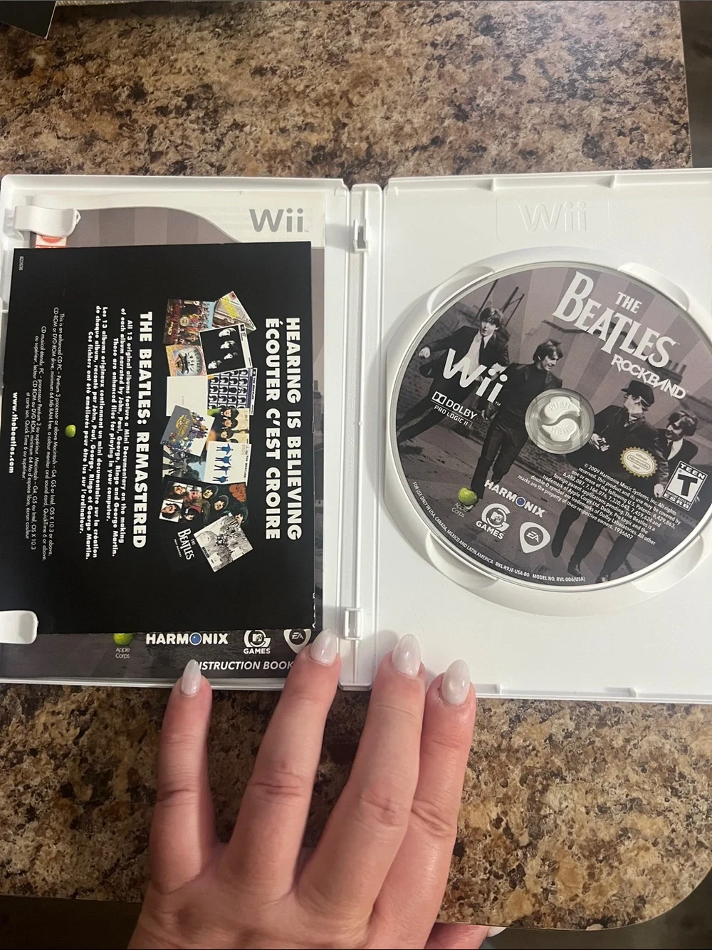 The Beatles Rock Band (Wii) - Black & White